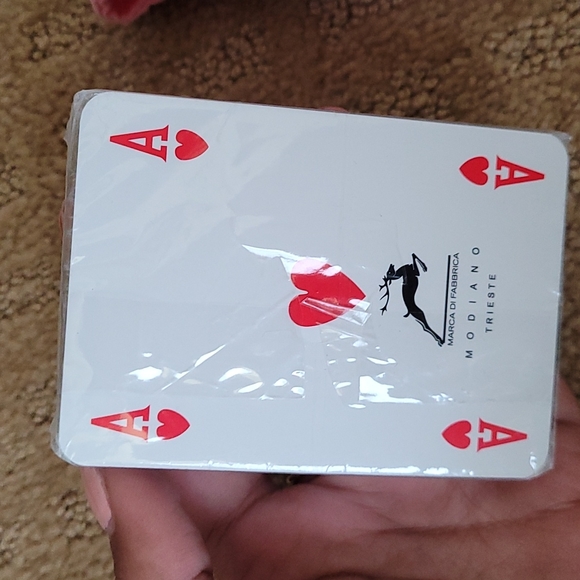 Exclusive Gucci Garden playing cards and bag from Florence Italy - Picture 3 of 8